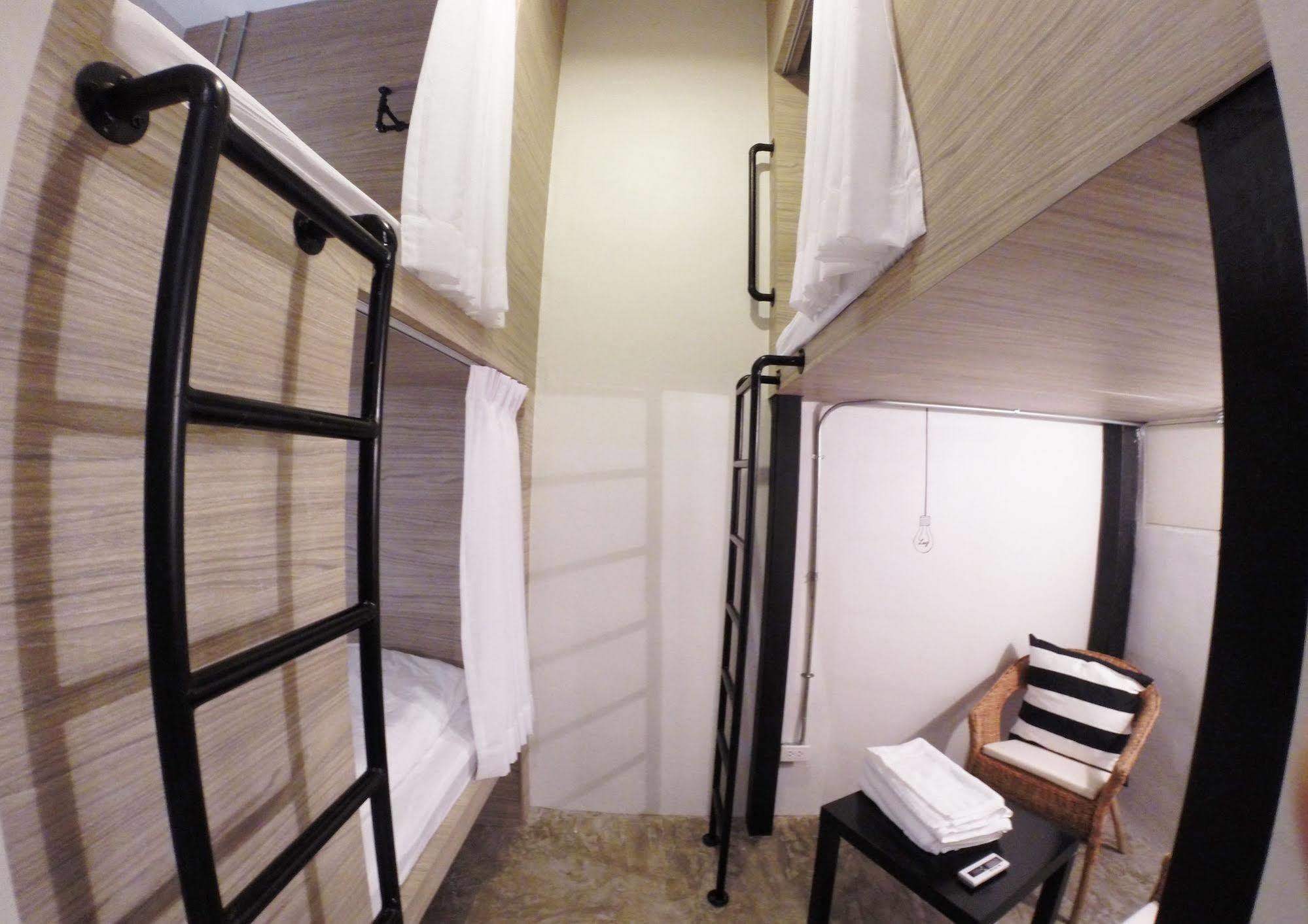 Slumber Bangkok Soi 1 Hostel Eksteriør bilde